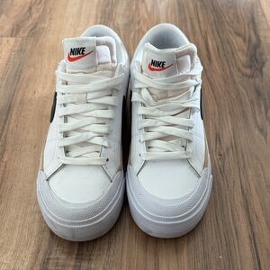 Nike White and Black Low-Top Sneakers